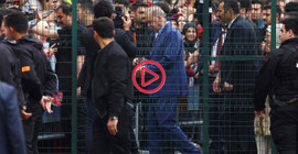 Erdoğan'ın oy verdikten sonra para dağıtması dünya basınında