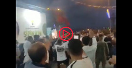 Urfa’da AKP ilçe başkanlığı önünde silah sıkarak kutlama yaptılar