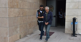 Üç ilde kendilerini polis olarak tanıtıp dolandırıcılık yapan beş kişi tutuklandı