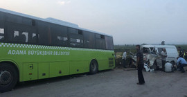 Adana'da minibüs ile belediye otobüsü çarpıştı: Üç ölü, 10 yaralı