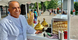 'Hollanda siyasetine en yakın isim' olan dondurmacı Musa Pekdemir vefat etti