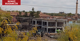 Tarihi alana beton bina dikmeye başladılar