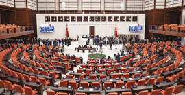 Yeni kabine üyeleri Meclis'te yemin ediyor