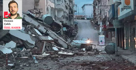 Enkazların hâlâ kaldırılmadığı Hatay'da salgın riski: 'O kadar fazla sinek var ki ağzımızı açamıyoruz'