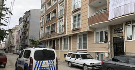 Bursa'da beşinci kattan otomobilin üzerine düşen çocuk ağır yaralandı