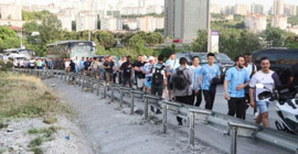 Atatürk Olimpiyat Stadı çevresinde trafik: Yüzlerce taraftar yürüyerek gitti