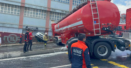 Başakşehir'deki yangına desteğe giden su tankeri kaza yaptı