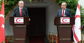 Erdoğan'ın KKTC ziyaretinde basın özgürlüğü ve rötar krizi: Deneyimli gazeteci salondan çıkarıldı, uçaklar Ercan'a inemedi