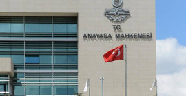 AYM, gazeteciler için kıdem tazminatında 5 yıl şartını iptal etti
