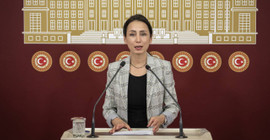 Yeşil Sol Partili Tülay Hatimoğulları: Depremzedelerin talebi bütün faturaların silinmesidir