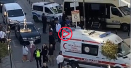 Bağcılar'da kapısı açık minibüsten üç yolcu düştü