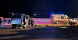 Antep'te otomobil ile hafif ticari araç çarpıştı: Altı ölü, bir yaralı