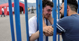 Yunanistan'daki göçmen faciası: Hayatta kalanlar Yunan Sahil Güvenliği'ni suçluyor