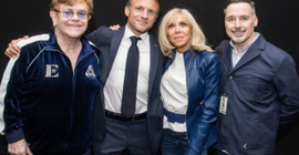 Fransa'da sokaklar yanarken Cumhurbaşkanı Macron, Elton John konserinde eğlenmiş