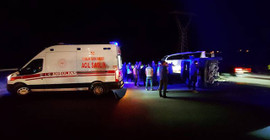 Amasya'da otomobil ile minibüs çarpıştı: 17 yaralı
