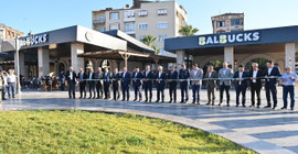 AKP'li belediye kahve dükkanı Balbucks'ı deprem toplanma alanına yapmış
