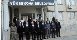 Yüksekova'da da Kürtçe tabela kalktı