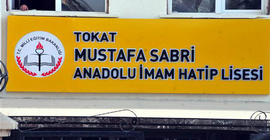 Tepkiler üzerine okulun adı değişti