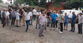 Rize’de Söğütlü ve Balıkçı köylüleri sahil yoluna kurulan şantiyenin kaldırılmamasını protesto etti