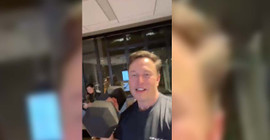 Elon Musk'tan gece yarısı 'test yayını': Ağırlık kaldırarak şov yaptı