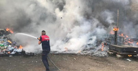 Ağrı'da yangın: İkinci el eşya dükkanı kullanılamaz hale geldi