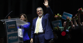 Guatemala'da merkez solun adayı Bernardo Arevalo başkanlık seçimlerini kazandı