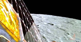 Chandrayaan-3'ten tarihi başarı: Hindistan Ay'ın güneyine inen ilk ülke oldu