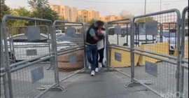 Daha önceden de suç kaydı varmış: Ayrılmak isteyen eşini başından yaralayan zanlı yakalandı