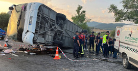 Denizli'de kum yüklü kamyon, yolcu otobüsüyle çarpıştı: Altı kişi öldü, 42 kişi yaralandı