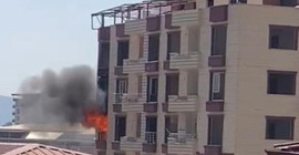 Antep'te ağır hasarlı binada yangın