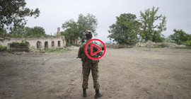 Azerbaycan Dağlık Karabağ'da bombardımana başladı