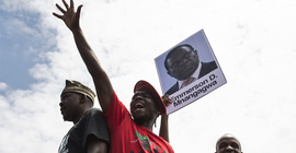 Yeni lider Zimbabwe’ye döndü