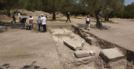 Apollon Smintheion Tapınağı çevresinde 2 bin yıllık mezarlar ortaya çıkarılıyor