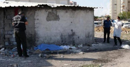 Antalya'da boş arazide bir erkeğe ait ceset bulundu