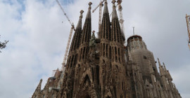 140 yıldır inşaat halinde: Barselona'nın simgesi Sagrada Familia'nın dört kulesi tamamlandı