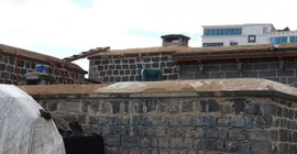 Restore edilen tarihi yapıda çökme meydana geldi, 2 işçi yaralandı
