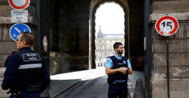 Fransa 'terörle mücadele' için 7 bin asker görevlendiriliyor: Louvre Müzesi bomba ihbarı sonrası kapatıldı
