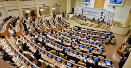 Gürcistan Cumhurbaşkanı Zurabişvili 'anayasayı ihlal etmekten' suçlu bulundu