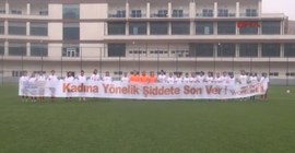 Kadınlar, kadına şiddete karşı maç yaptı