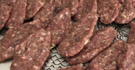Tavada köfte pişirirken deneyin! Daha iyi pişecek; Köftelerin üzerine sürmeniz yetiyor