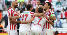 Antalyaspor evinde Fatih Karagümrük'ü iki golle mağlup etti