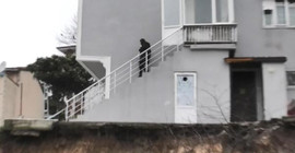 Sarıyer'de istinat duvarı çöktü: 4 araç hasar gördü
