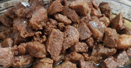 Et pişirirken aklınızda bulunsun; Bir kaşığın ucuyla üzerine sürüldüğünde et kuru olmuyor