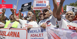Emekliler hükümetin zam açıklamalarına tepkili: 'Tabutumuza son çiviyi çakmak istiyorlar'