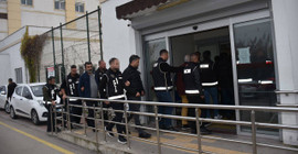 Adana Büyükşehir Belediyesi'ne operasyon: Gözaltına alınan 10 kişi adliyeye sevk edildi