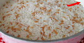 Pişirme esnasında tencereye ekleyin pilav tane tane oluyor ve yapışma olmuyor