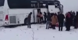 Kars'ta iki otobüsün karıştığı zincirleme kaza: İki ölü, sekiz yaralı