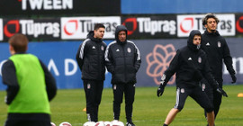 Beşiktaş'ın yeni hocası Fernando Santos, takımıyla ilk antremana çıktı
