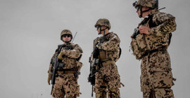 Almanya'da eşcinsel olduğu için ayrımcılığa uğrayan askerlere tazminat