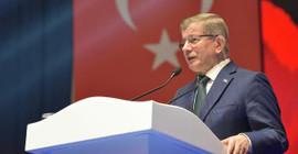 Davutoğlu yeniden genel başkan seçildi